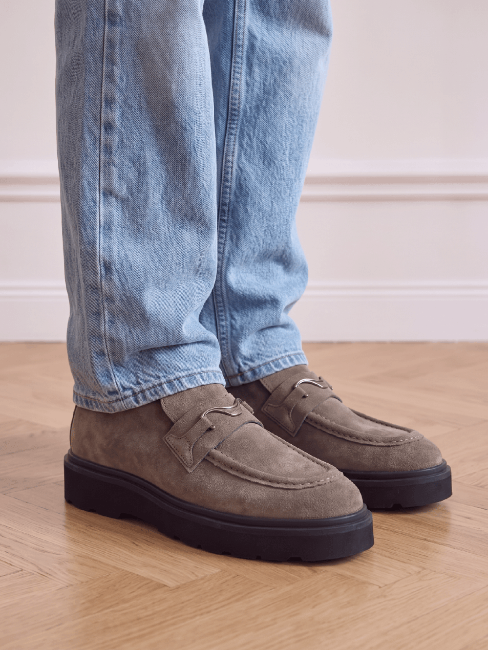 Ella Monroe | Mocasines de Ante Caqui para Mujer